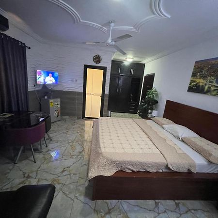 Nesta Barron -Home Away From Home North Legon Bagian luar foto