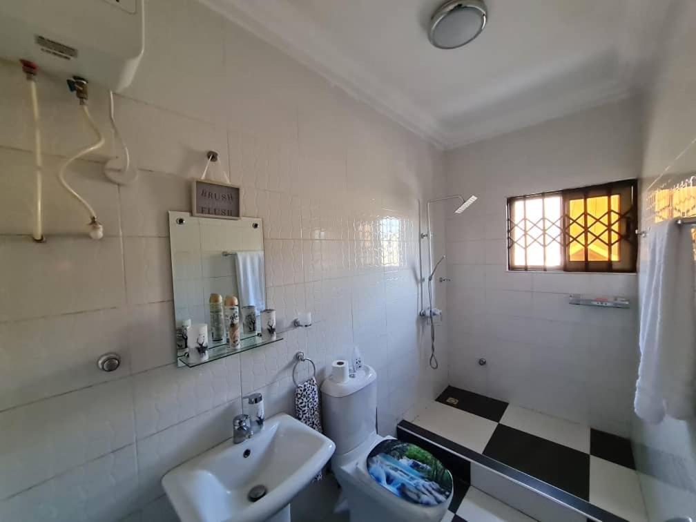 Nesta Barron -Home Away From Home North Legon Bagian luar foto