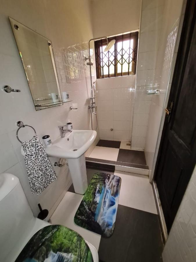 Nesta Barron -Home Away From Home North Legon Bagian luar foto