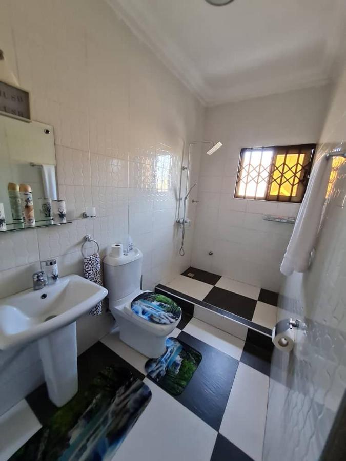 Nesta Barron -Home Away From Home North Legon Bagian luar foto
