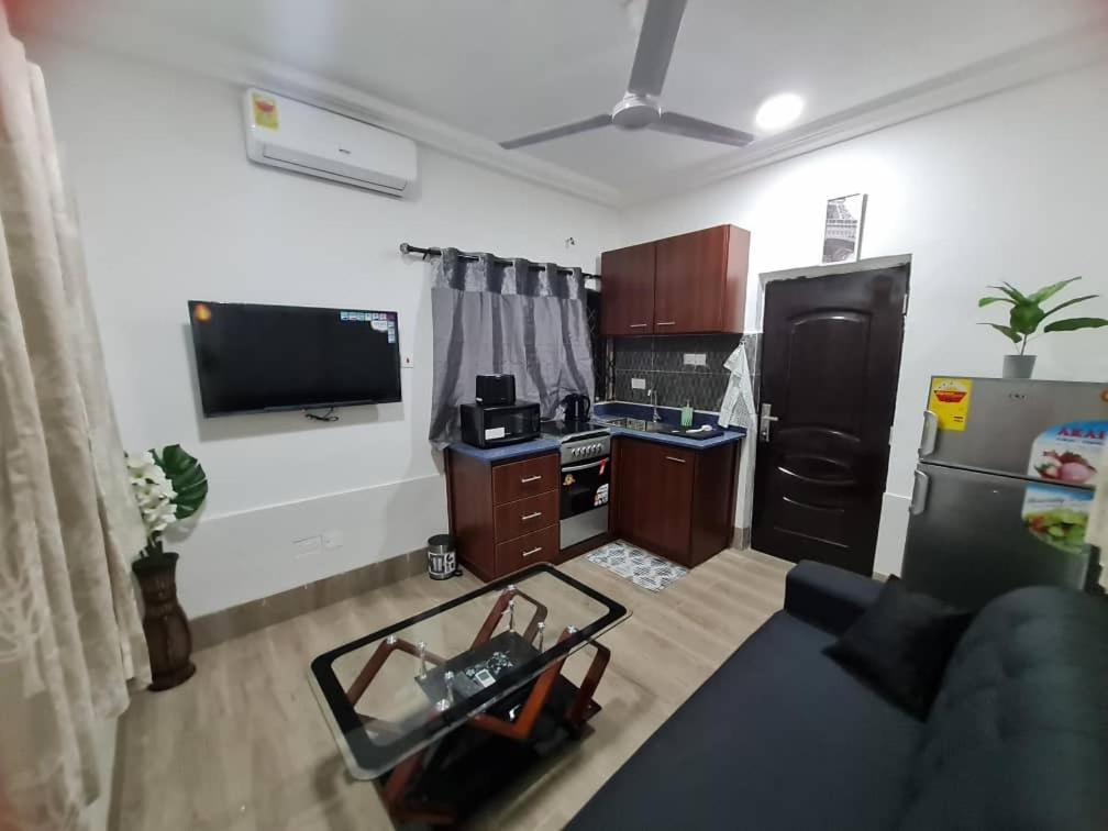 Nesta Barron -Home Away From Home North Legon Bagian luar foto