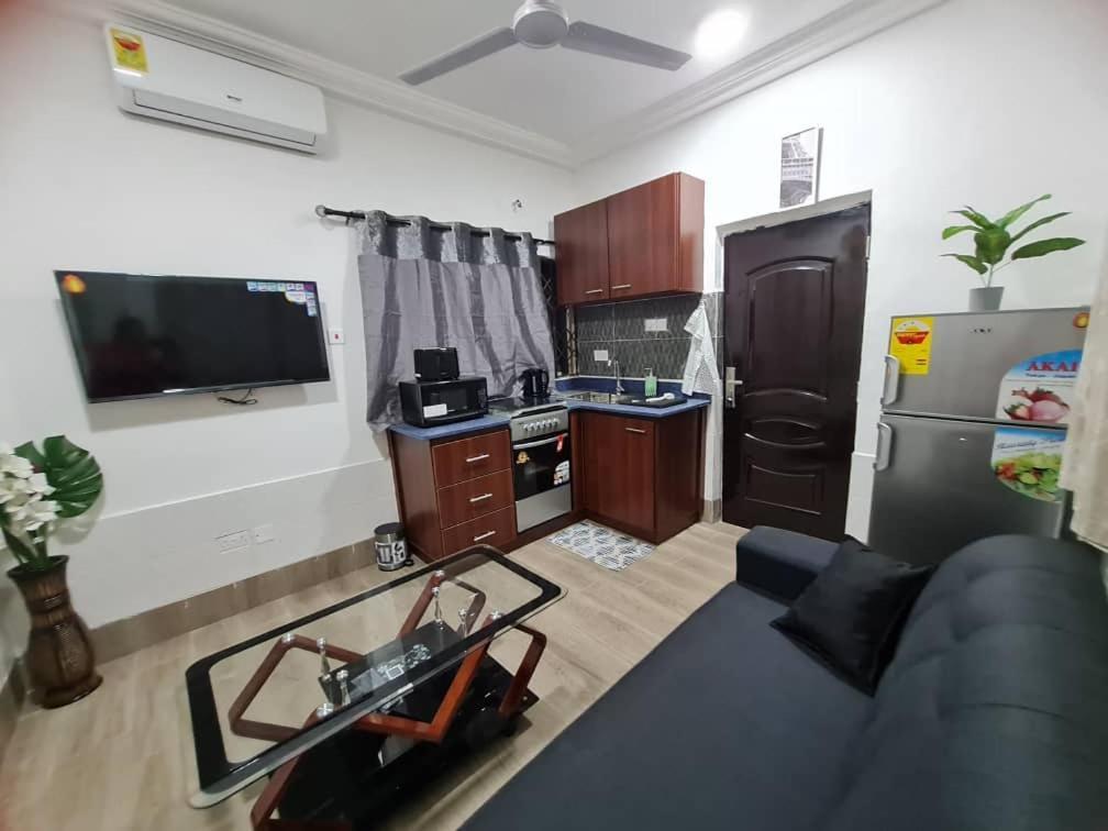 Nesta Barron -Home Away From Home North Legon Bagian luar foto