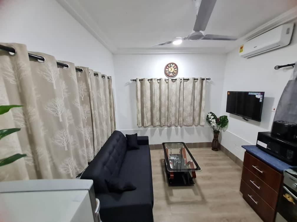 Nesta Barron -Home Away From Home North Legon Bagian luar foto