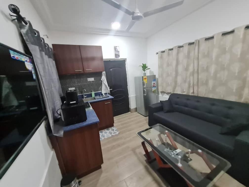 Nesta Barron -Home Away From Home North Legon Bagian luar foto