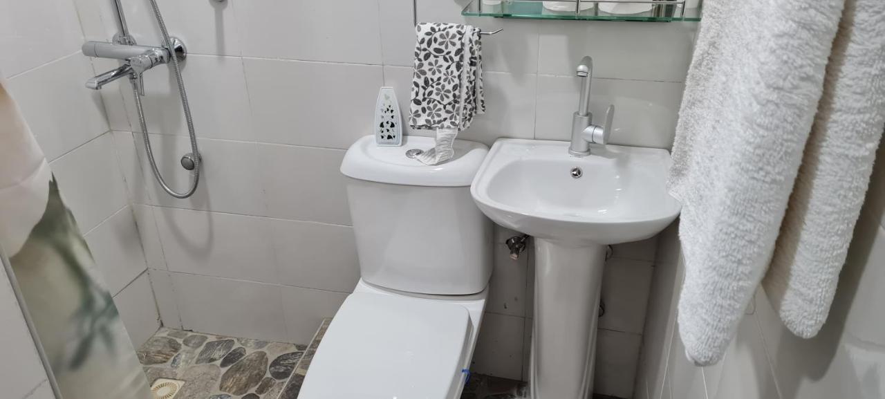 Nesta Barron -Home Away From Home North Legon Bagian luar foto