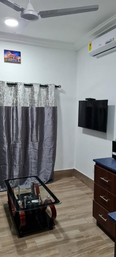 Nesta Barron -Home Away From Home North Legon Bagian luar foto