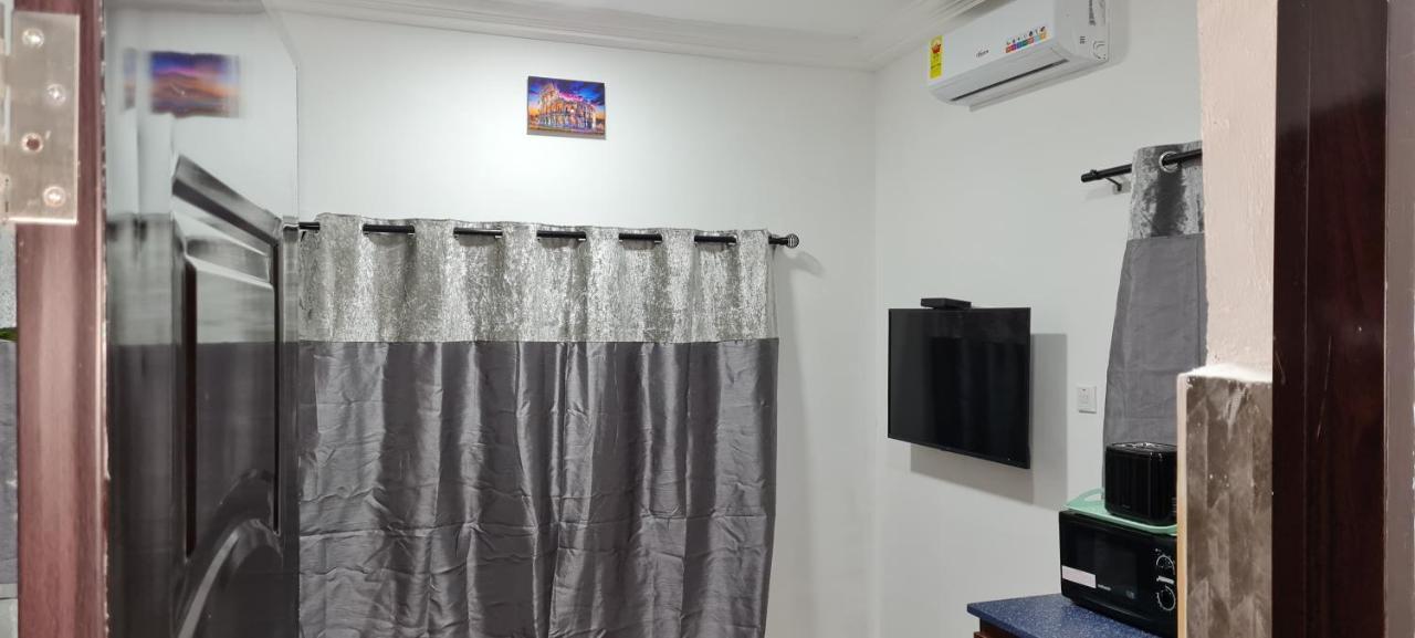 Nesta Barron -Home Away From Home North Legon Bagian luar foto