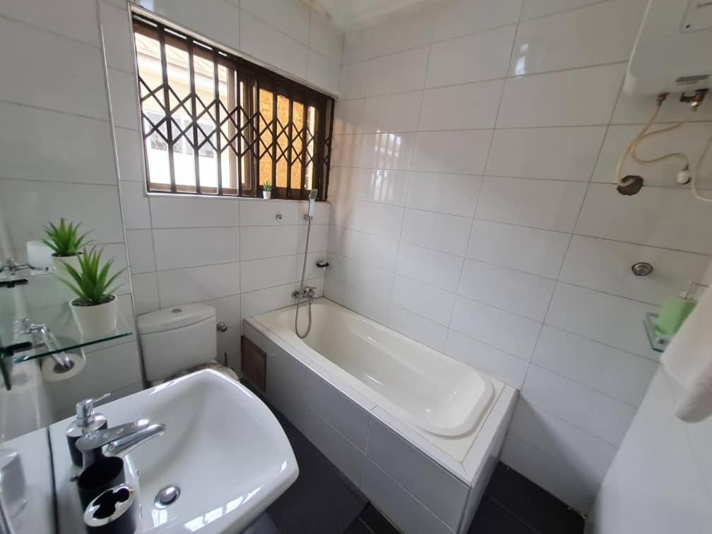 Nesta Barron -Home Away From Home North Legon Bagian luar foto