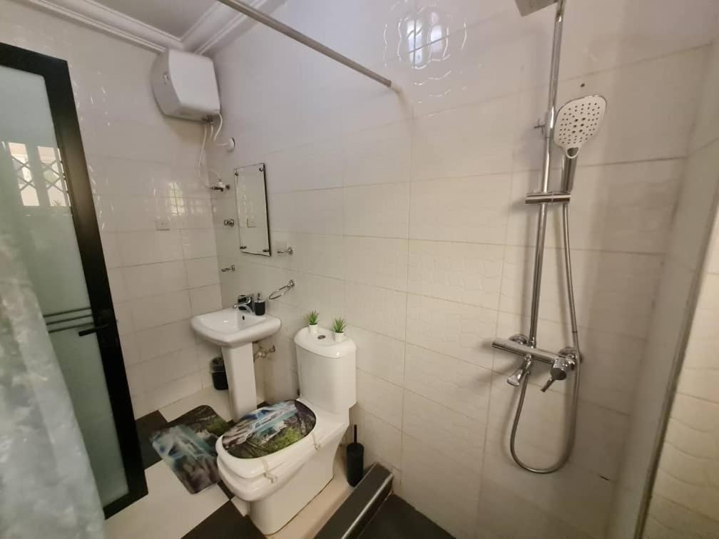 Nesta Barron -Home Away From Home North Legon Ruang foto