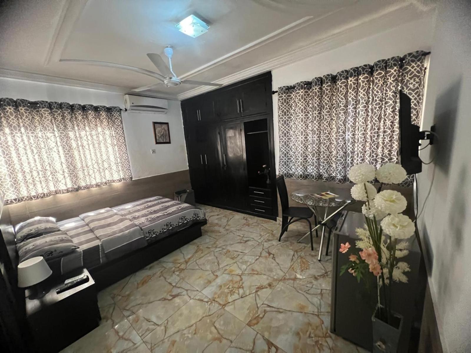 Nesta Barron -Home Away From Home North Legon Bagian luar foto