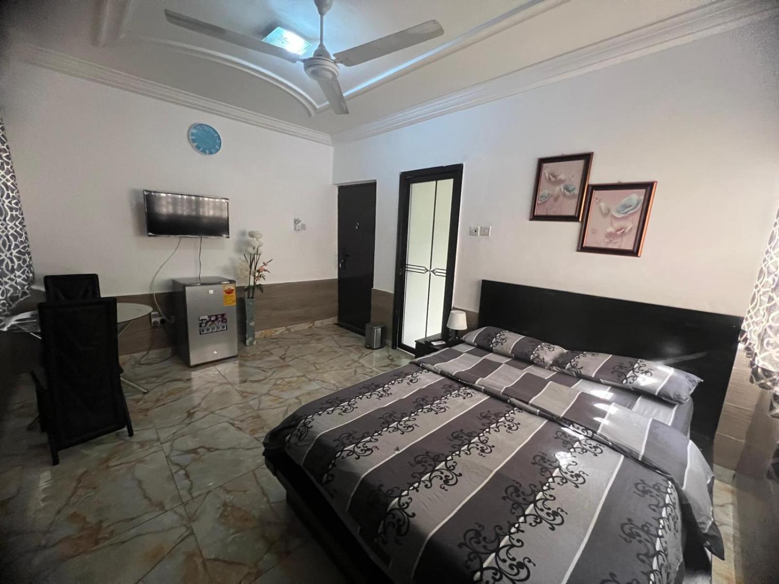 Nesta Barron -Home Away From Home North Legon Bagian luar foto