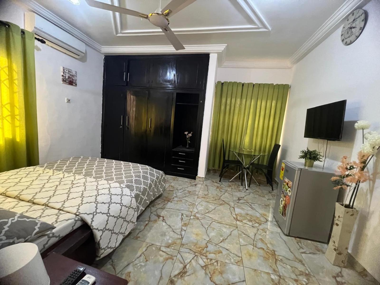 Nesta Barron -Home Away From Home North Legon Bagian luar foto