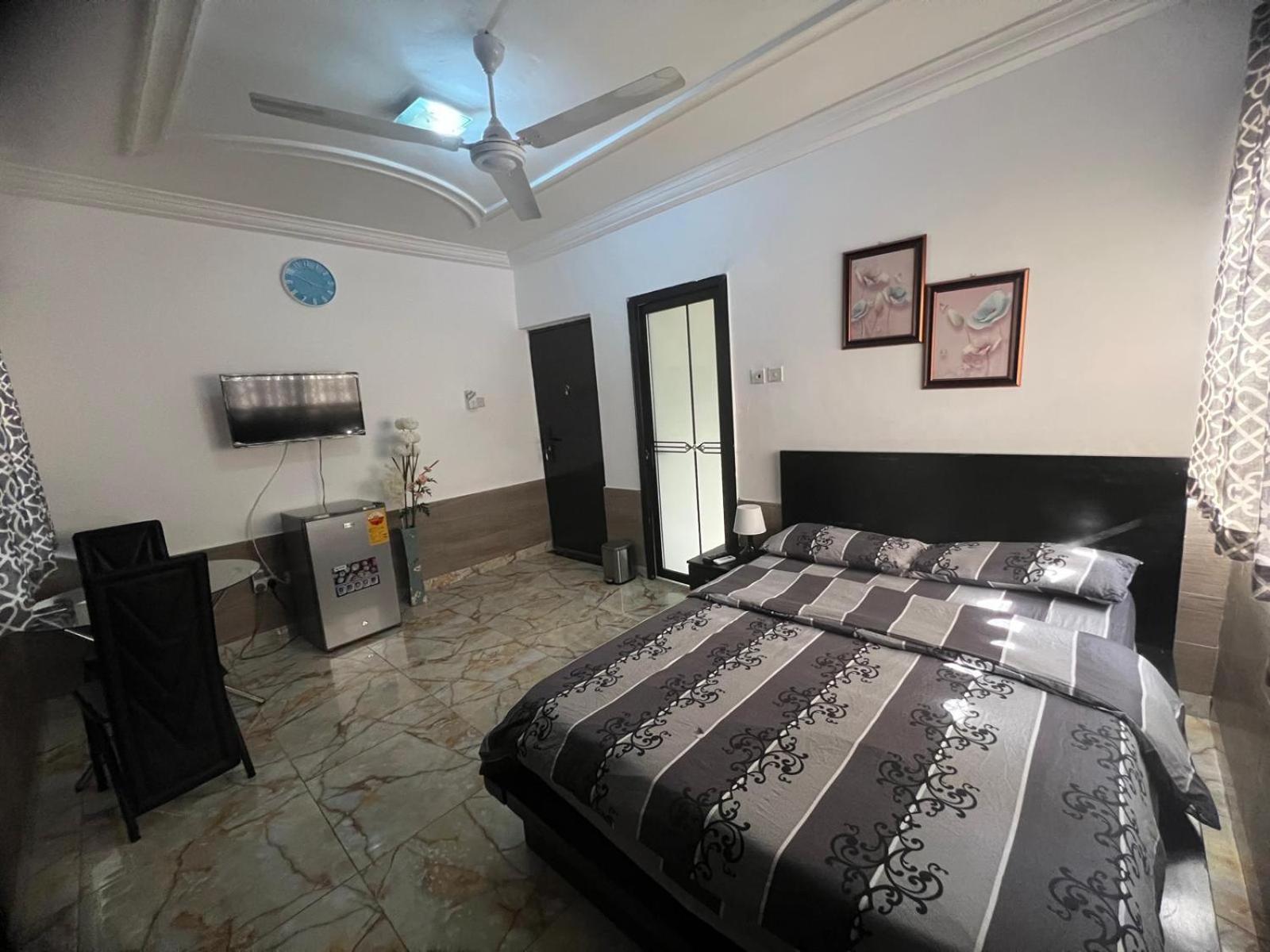Nesta Barron -Home Away From Home North Legon Bagian luar foto