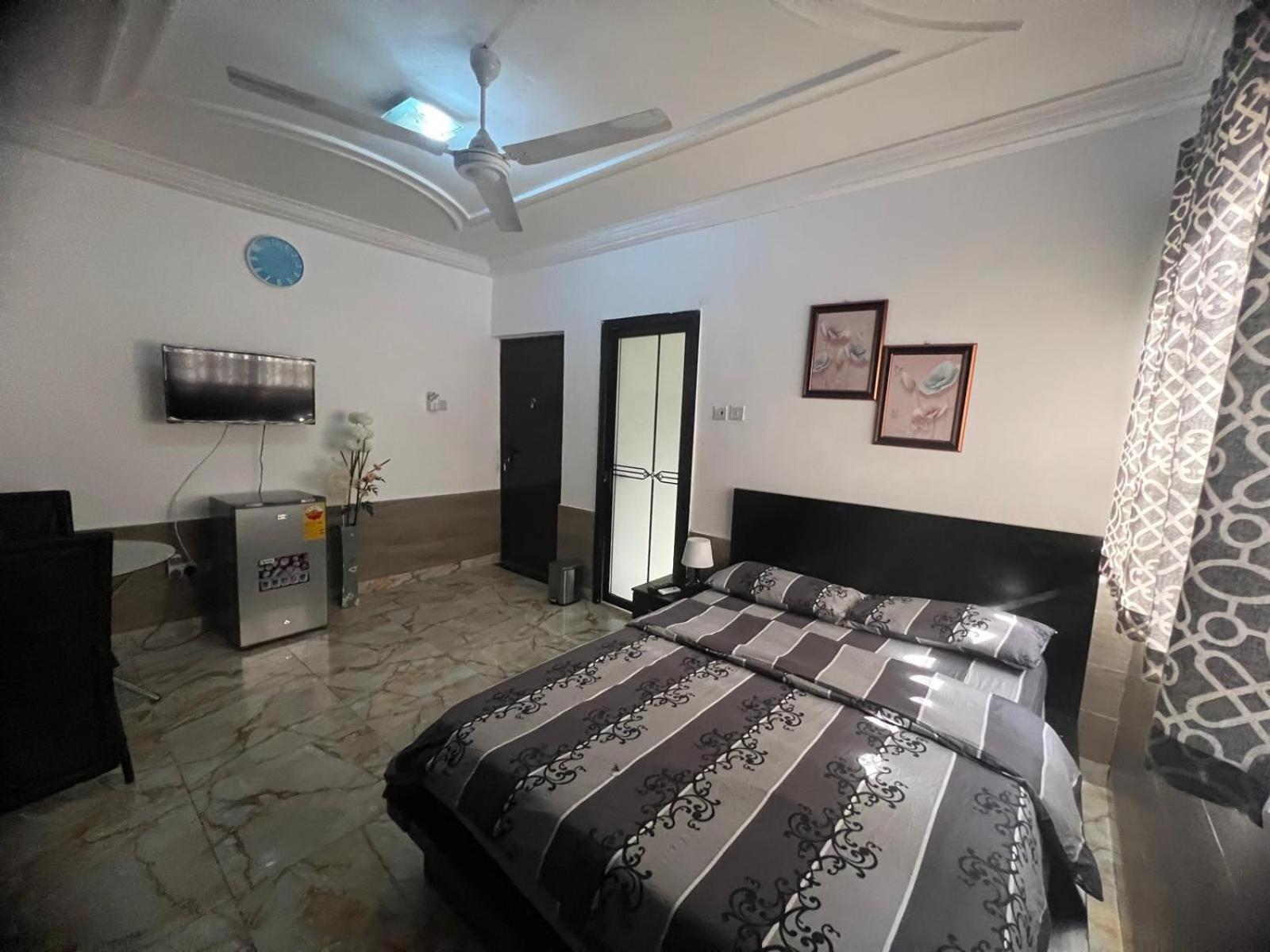 Nesta Barron -Home Away From Home North Legon Bagian luar foto